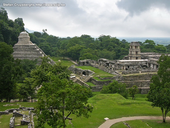 Palenque - Tempel van de Inscripties De Tempel van de Inscripties was een grafmonument van Hanab-Pakal. Het bevat de tweede langste glyphic tekst van de Maya wereld. De piramide is 60 meter breed, 42,5 meter diep en 27,2 meter hoog. Stefan Cruysberghs